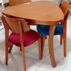 صندلی مدل اسپانیش و میز مدل سه گوش | چوب شاهان | میز و صندلی ناهارخوری کرج | میز و صندلی کرج | میز و صندلی غذاخوری کرج | تولید کننده میز و صندلی | صنایع چوبی شاهان